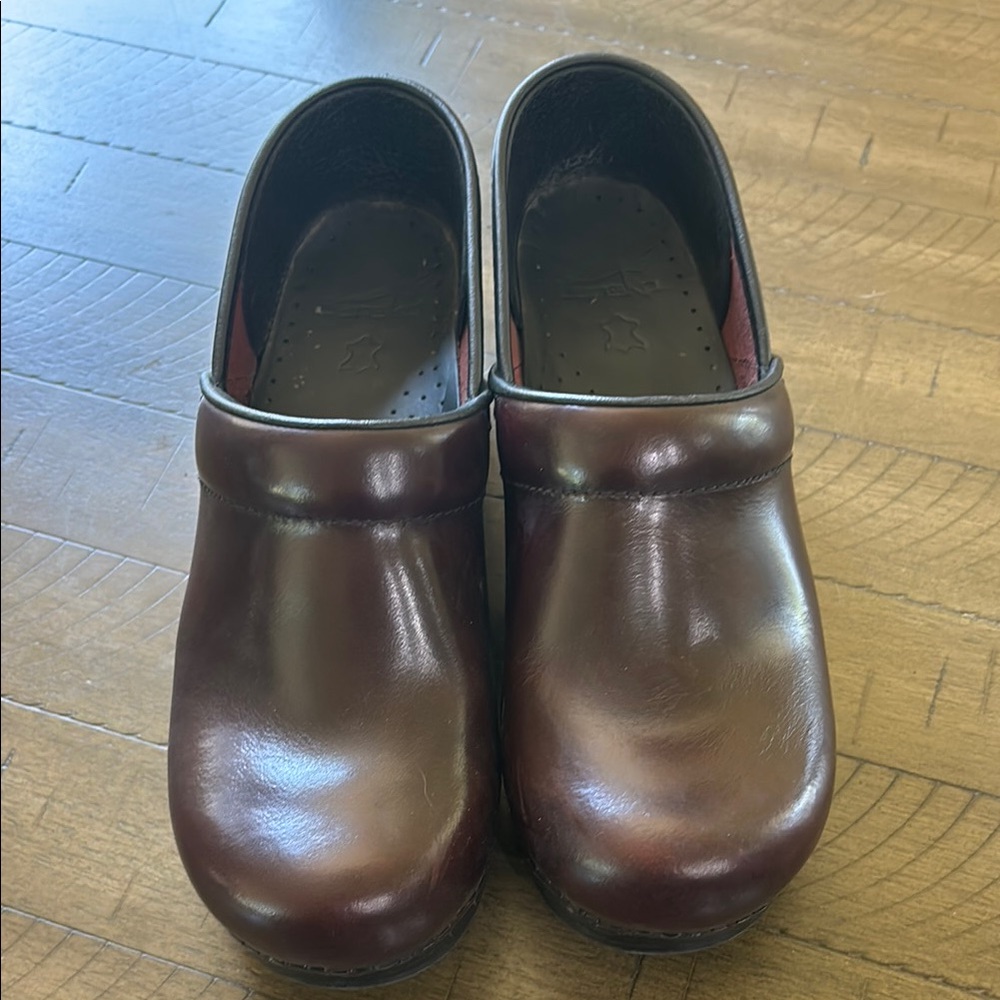 Dansko women’s size 39 in Cordovan